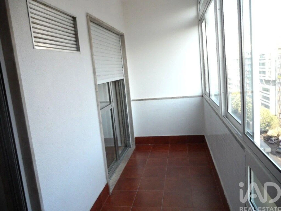 Apartamento T1 para Arrendamento em Campolide Foto 9