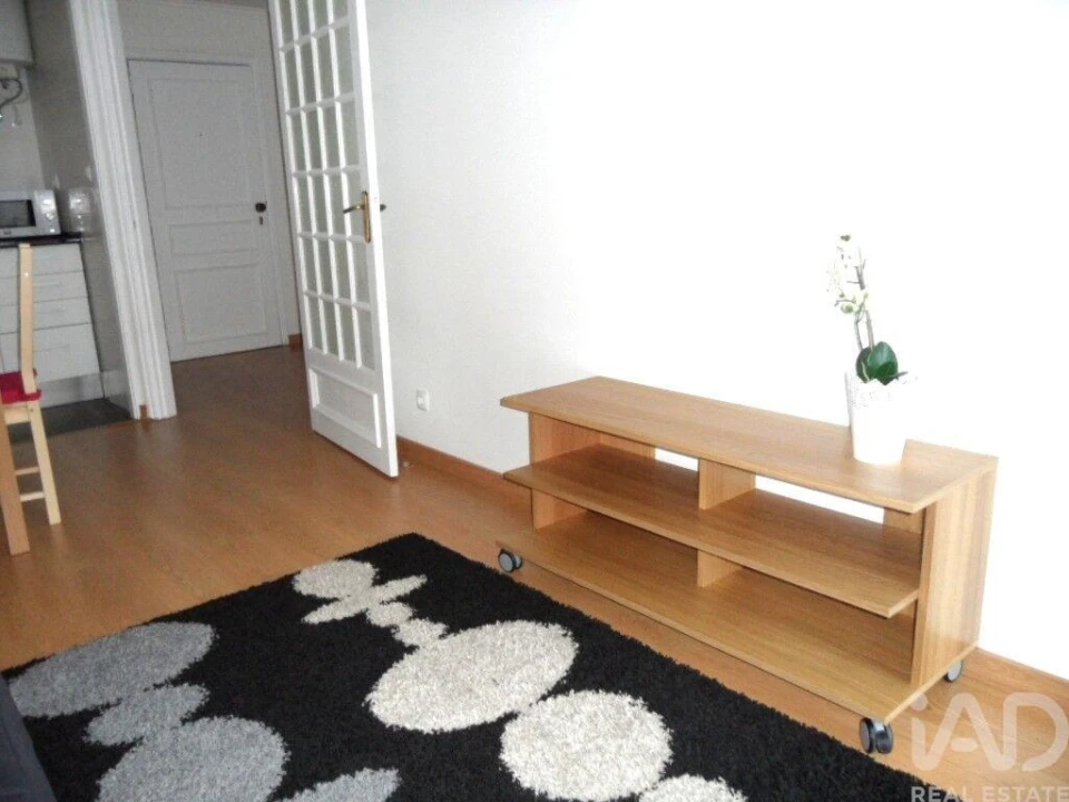 Apartamento T1 para Arrendamento em Campolide Foto 8