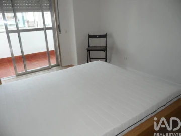 Apartamento T1 para Arrendamento em Campolide