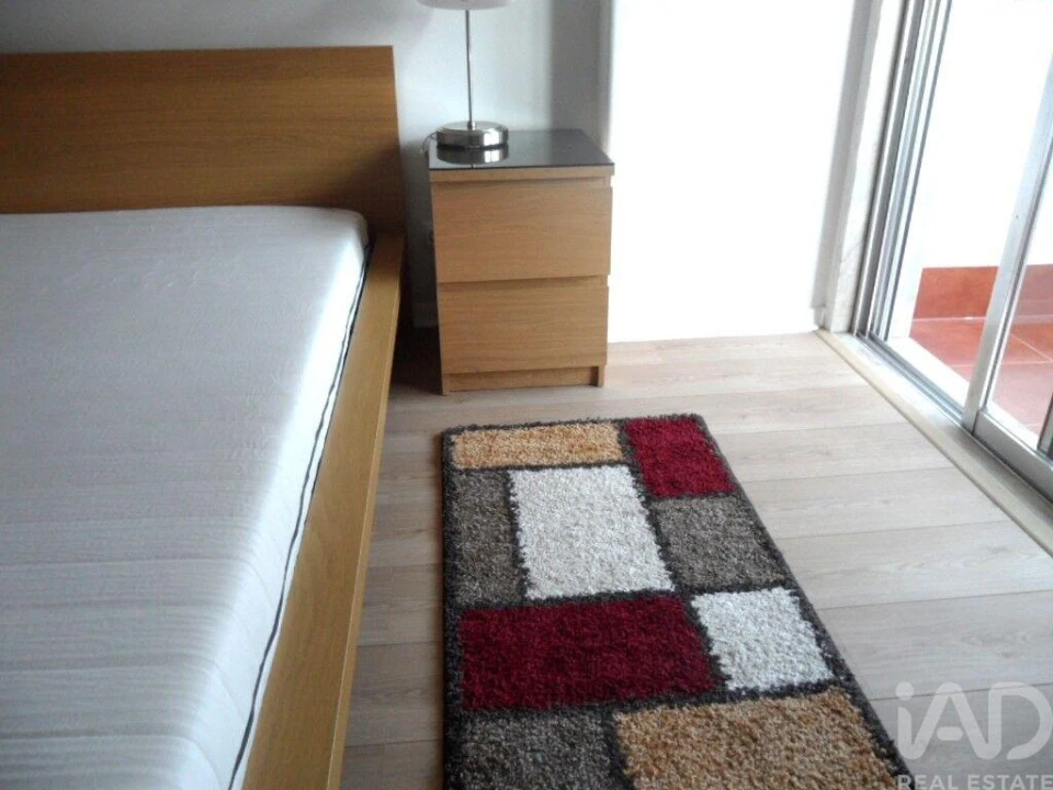 Apartamento T1 para Arrendamento em Campolide Foto 14