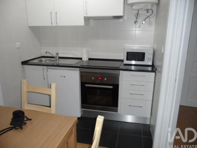 Apartamento T1 para Arrendamento em Campolide Foto 4