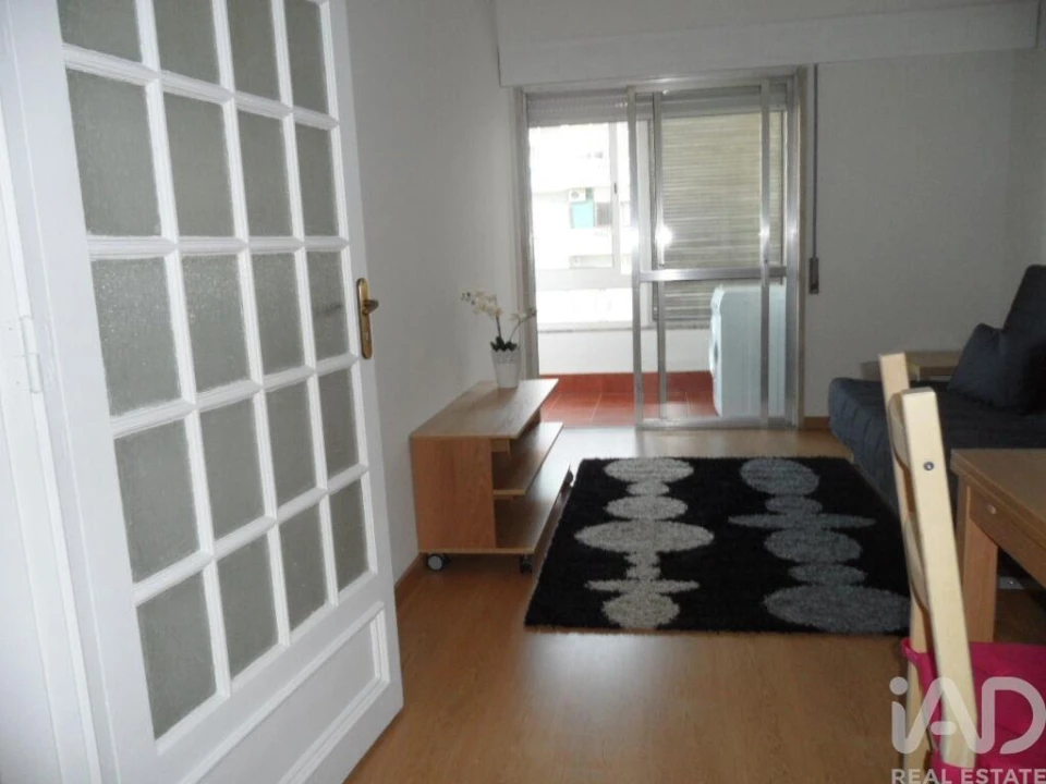Apartamento T1 para Arrendamento em Campolide Foto 1