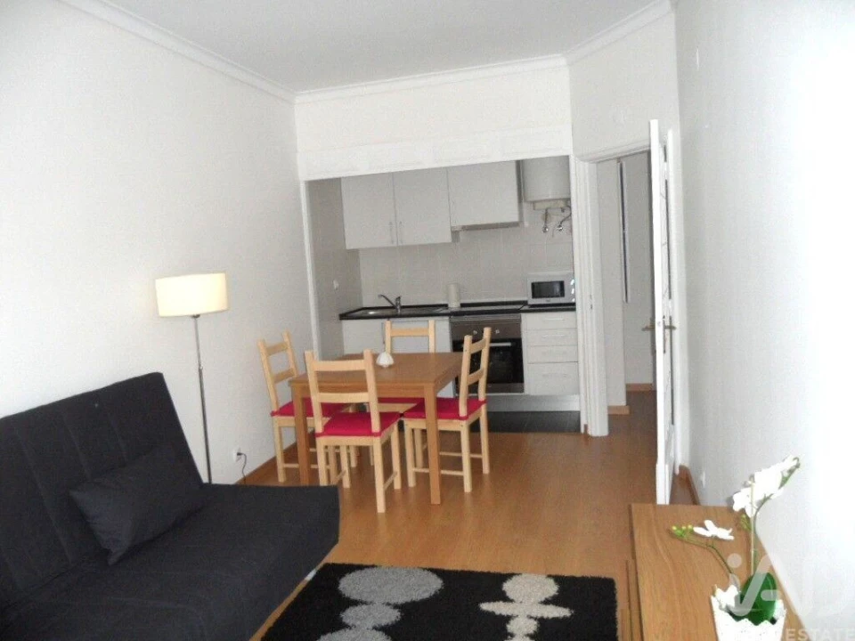 Apartamento T1 para Arrendamento em Campolide Foto 6