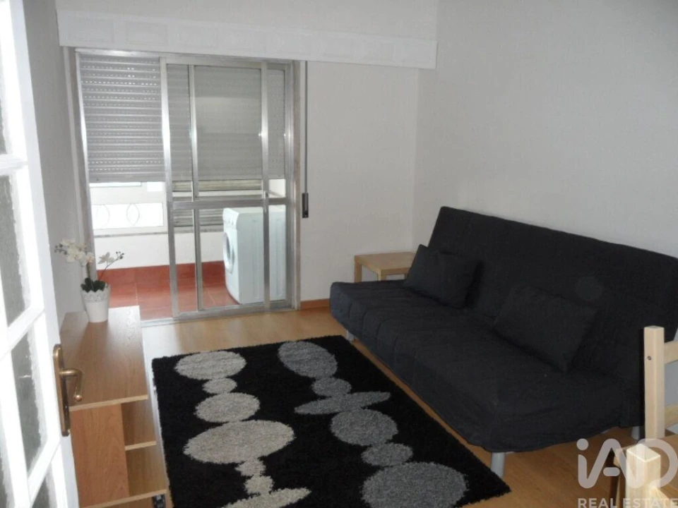 Apartamento T1 para Arrendamento em Campolide Foto 3