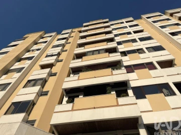 Loja para Arrendamento em Areeiro