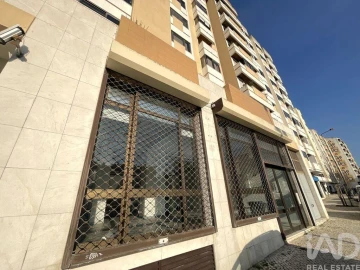 Loja para Arrendamento em Areeiro