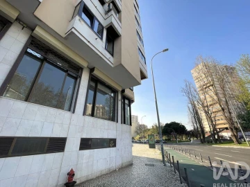 Loja para Arrendamento em Areeiro