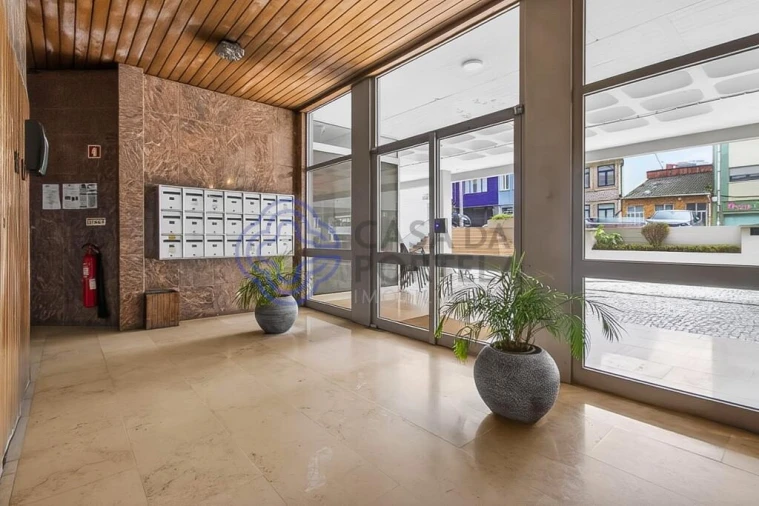 Apartamento T4 para Venda em Cedofeita, Santo Ildefonso, Sé, Miragaia, São Nicolau e Vitória Foto 2