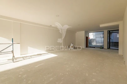 Loja para Venda em Arco de Baúlhe e Vila Nune