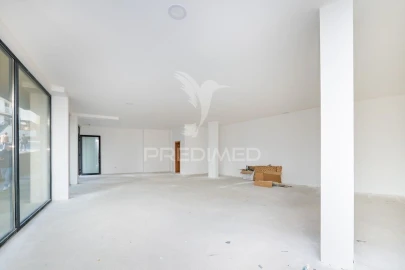 Loja para Venda em Arco de Baúlhe e Vila Nune