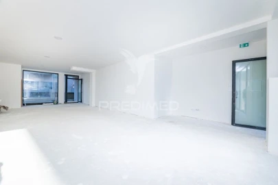 Loja para Venda em Arco de Baúlhe e Vila Nune