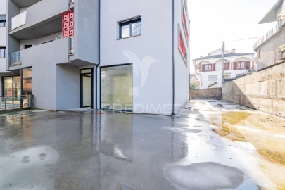 Loja para Venda em Arco de Baúlhe e Vila Nune