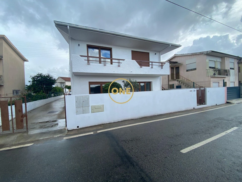 Moradia T2 para Venda em Areias, Sequeirô, Lama e Palmeira Foto 1
