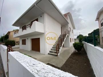 Moradia T2 para Venda em Areias, Sequeirô, Lama e Palmeira