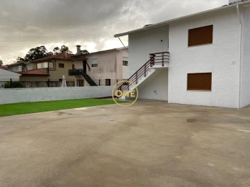 Moradia T2 para Venda em Areias, Sequeirô, Lama e Palmeira