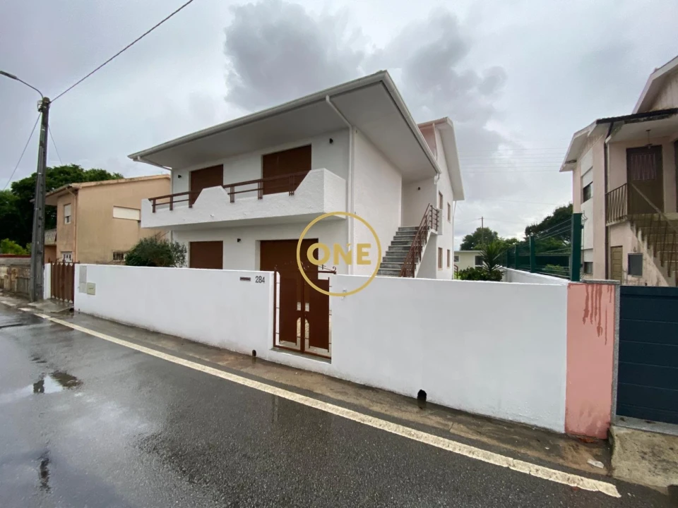 Moradia T2 para Venda em Areias, Sequeirô, Lama e Palmeira Foto 3