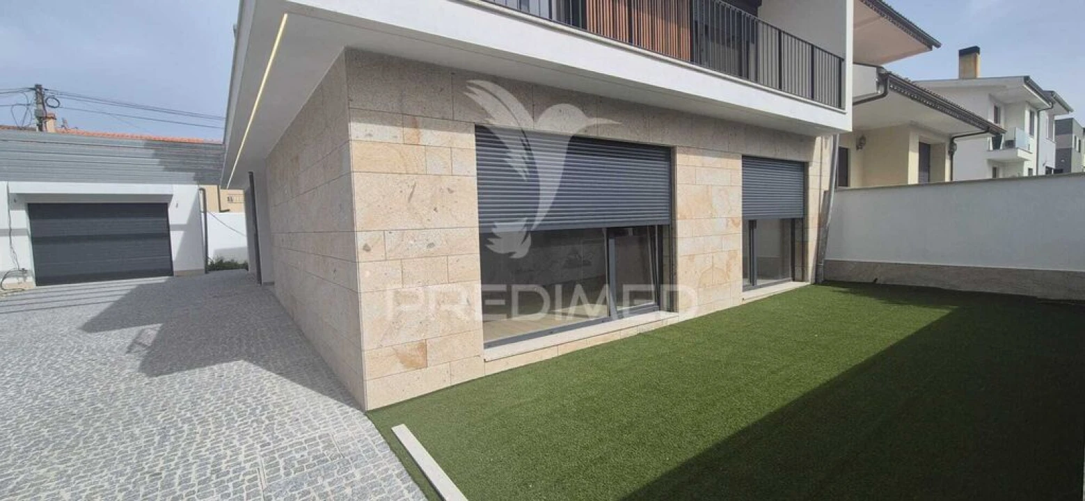 Moradia T4 para Venda em Palmeira Foto 5