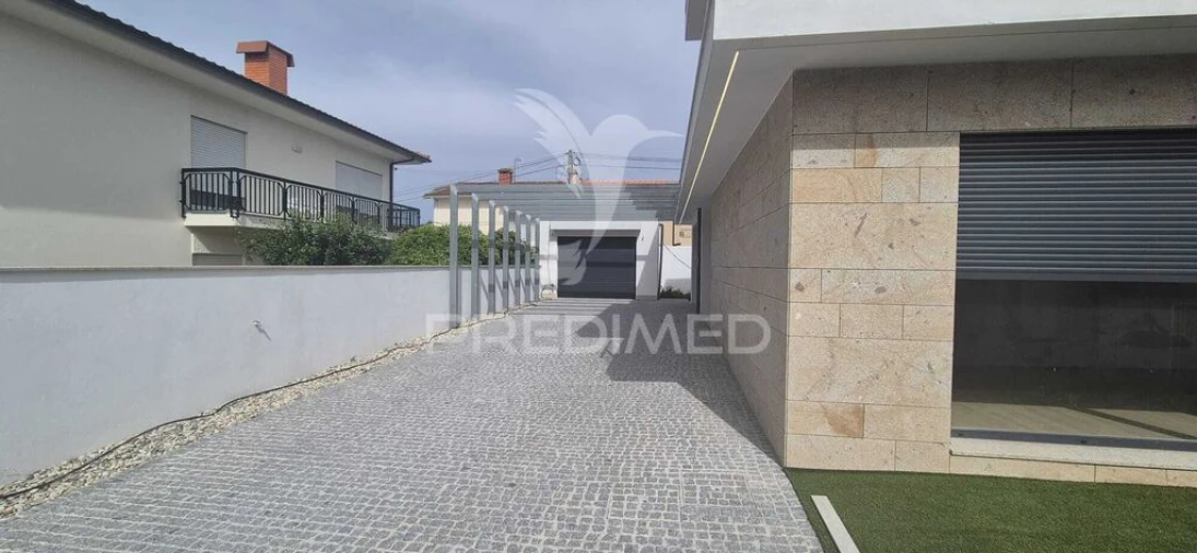 Moradia T4 para Venda em Palmeira Foto 4