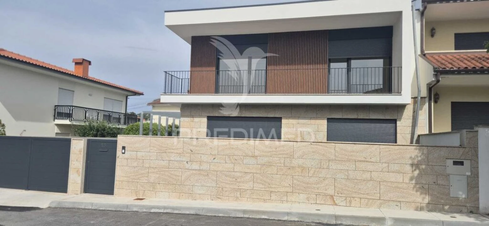 Moradia T4 para Venda em Palmeira Foto 2