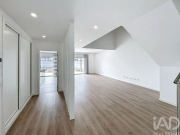 Moradia T4 para Venda em Fernao Ferro