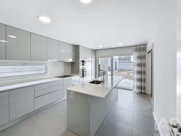 Moradia T4 para Venda em Fernao Ferro