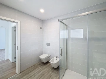 Moradia T4 para Venda em Fernao Ferro