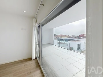 Moradia T4 para Venda em Fernao Ferro