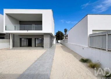 Moradia T4 para Venda em Fernao Ferro