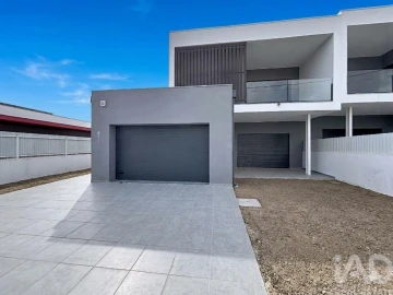 Moradia T4 para Venda em Fernao Ferro