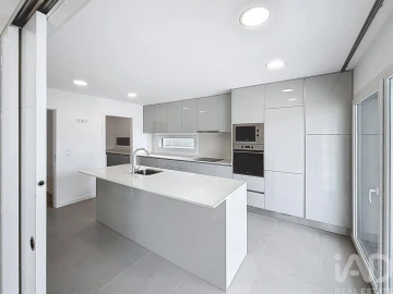 Moradia T4 para Venda em Fernao Ferro