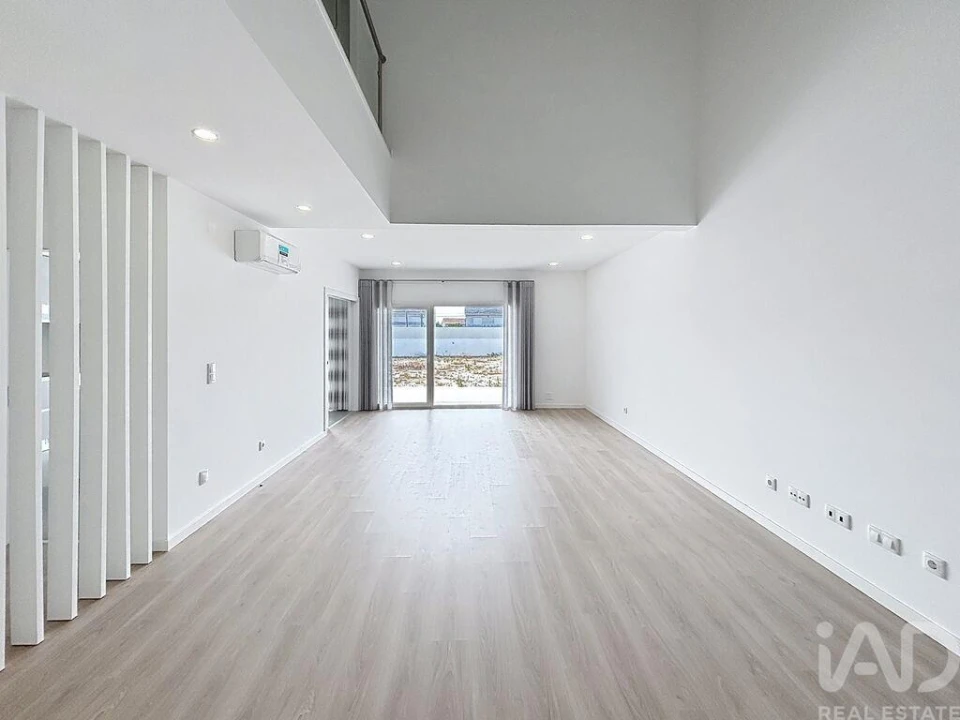 Moradia T4 para Venda em Fernao Ferro Foto 1