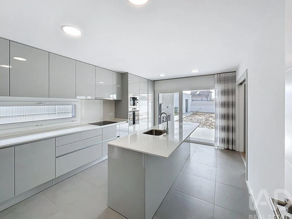 Moradia T4 para Venda em Fernao Ferro Foto 3