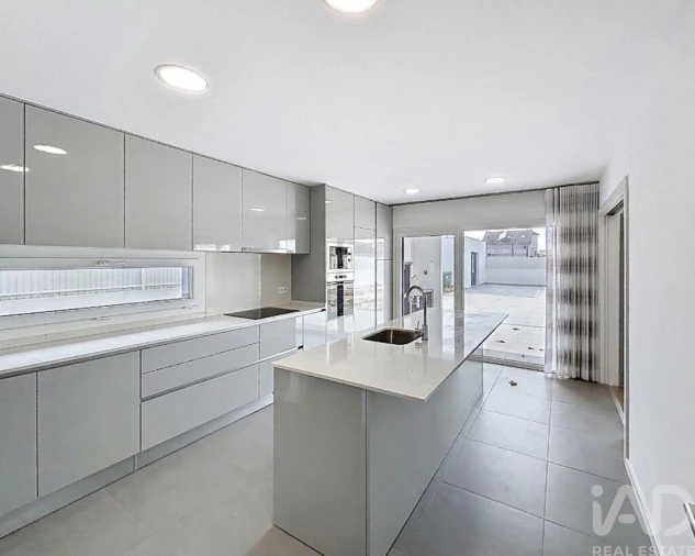 Moradia T4 para Venda em Fernao Ferro Foto 4