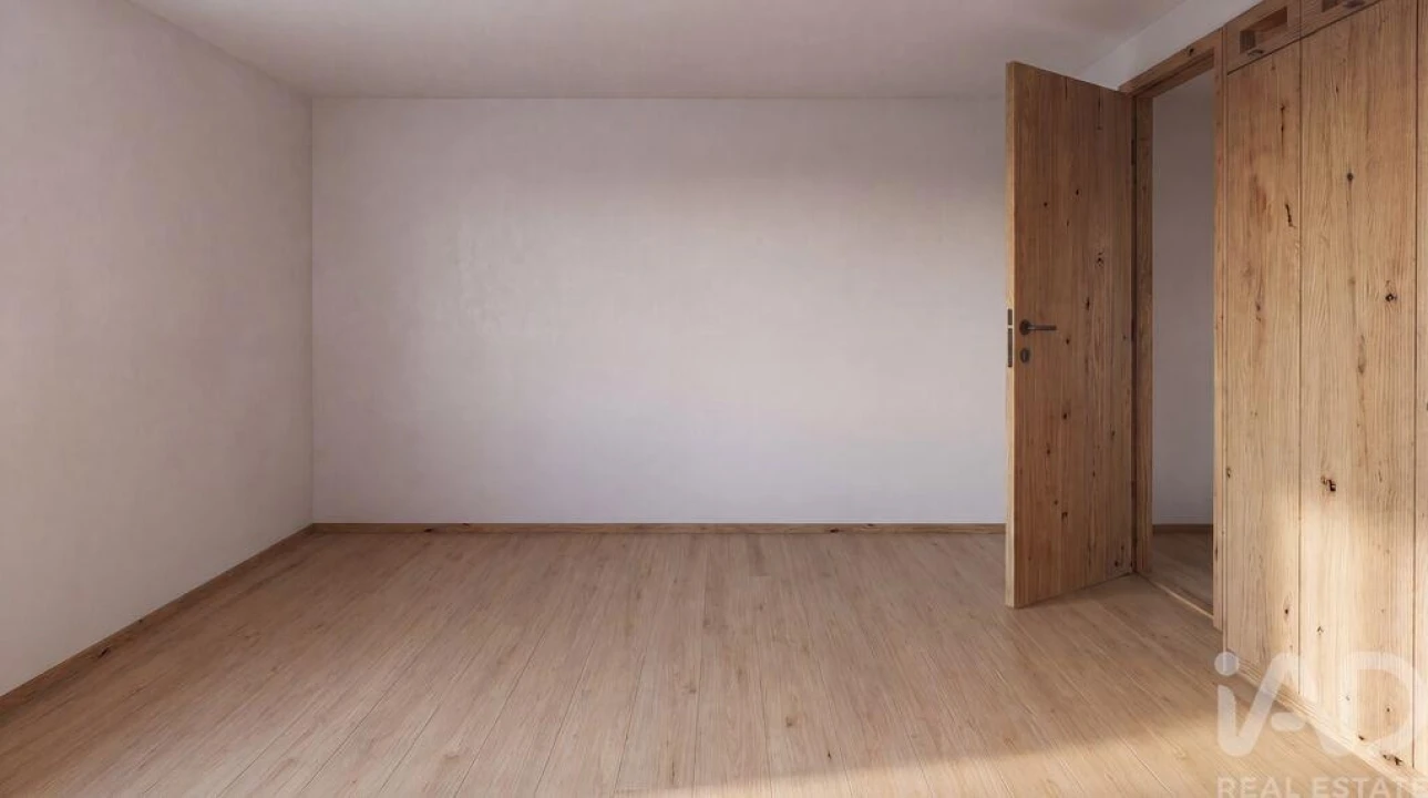 Moradia T2 para Venda em Santo Antonio dos Olivais Foto 11