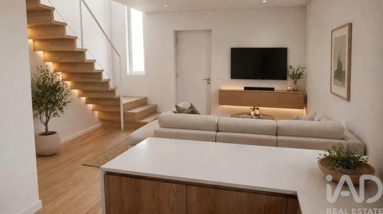 Moradia T2 para Venda em Santo Antonio dos Olivais Foto 1