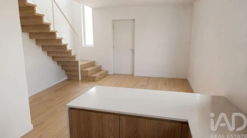 Moradia T2 para Venda em Santo Antonio dos Olivais