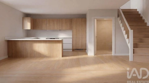 Moradia T2 para Venda em Santo Antonio dos Olivais