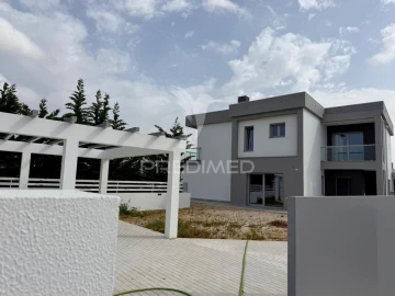 Moradia T4 para Venda em Azeitão (São Lourenço e São Simão)