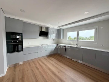 Moradia T4 para Venda em Azeitão (São Lourenço e São Simão)