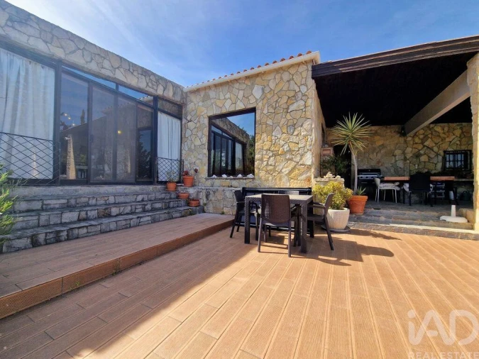 Moradia T5 para Venda em Santa Barbara de Nexe Foto 29