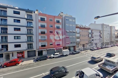 Apartamento T2 para Arrendamento em Benfica