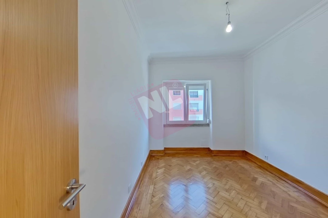 Apartamento T2 para Arrendamento em Benfica Foto 9