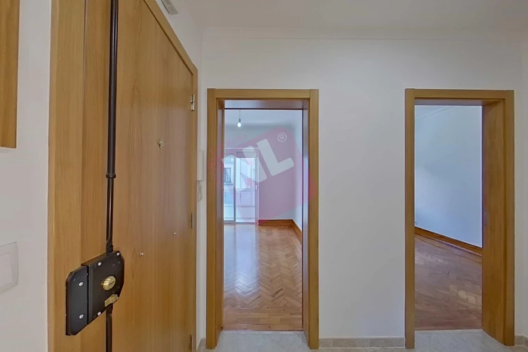 Apartamento T2 para Arrendamento em Benfica Foto 4