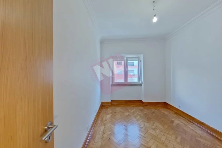 Apartamento T2 para Arrendamento em Benfica Foto 9