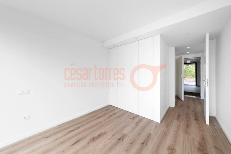 Apartamento T1 para Venda em Arcozelo Foto 3