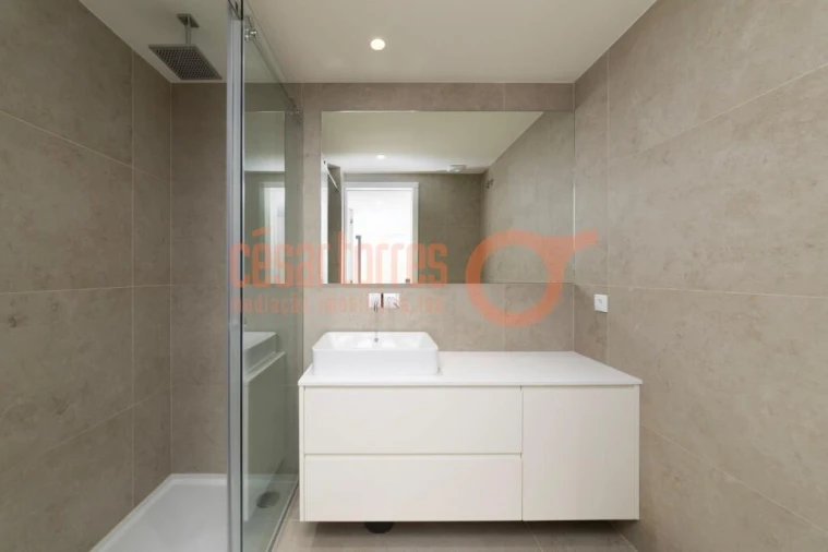 Apartamento T1 para Venda em Arcozelo Foto 4