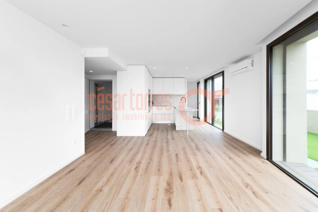 Apartamento T1 para Venda em Arcozelo Foto 5