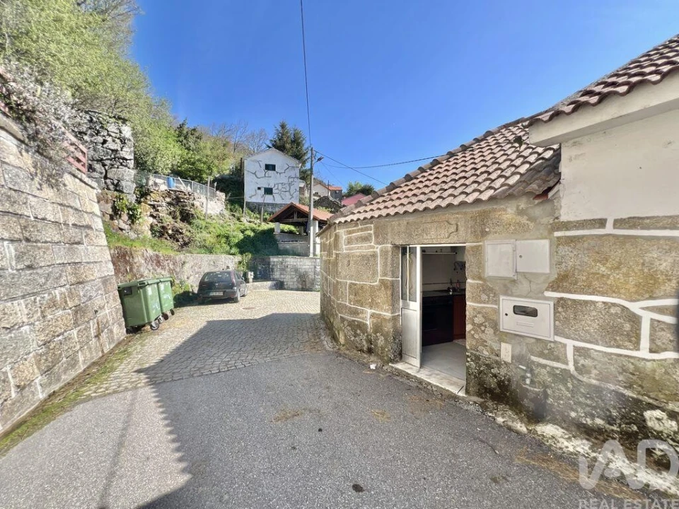 Moradia T3 para Venda em Gosende Foto 4