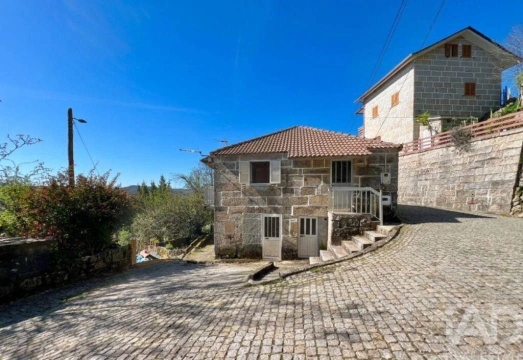 Moradia T3 para Venda em Gosende Foto 2