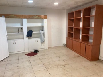 Armazém para Arrendamento em Carnaxide e Queijas